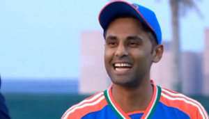 Suryakumar Yadav's Memory Lapse at Toss: India Captain Channels Rohit Sharma in Hilarious Mix-Up - Watch!
Hoặc:
Asia Cup Antics: Suryakumar Yadav Forgets Team Changes, Jokes He's Turning Into Rohit Sharma at Toss