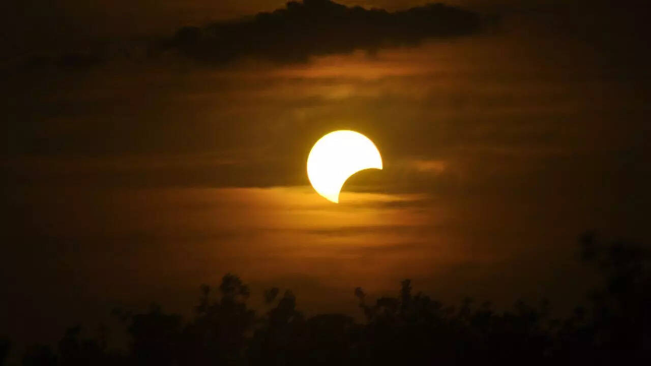 Last surya grahan of the year 2025